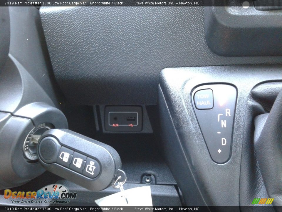 2019 Ram ProMaster 1500 Low Roof Cargo Van Bright White / Black Photo #21