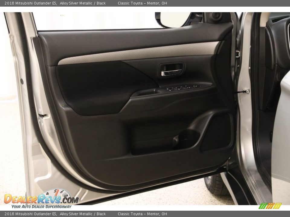 2018 Mitsubishi Outlander ES Alloy Silver Metallic / Black Photo #4