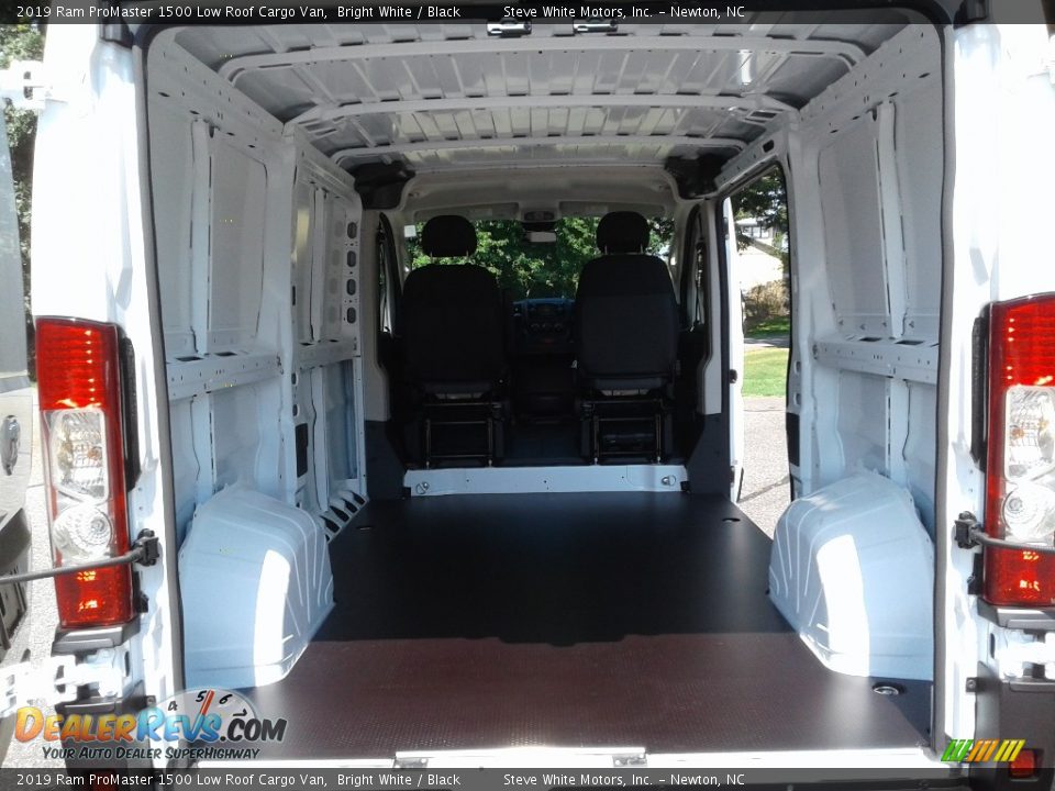 2019 Ram ProMaster 1500 Low Roof Cargo Van Bright White / Black Photo #11