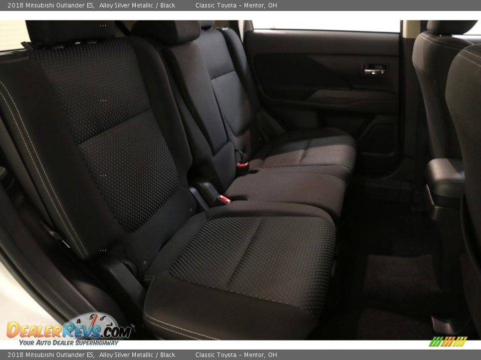 2018 Mitsubishi Outlander ES Alloy Silver Metallic / Black Photo #15