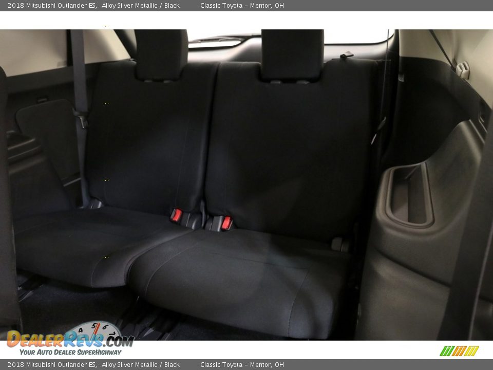 2018 Mitsubishi Outlander ES Alloy Silver Metallic / Black Photo #17
