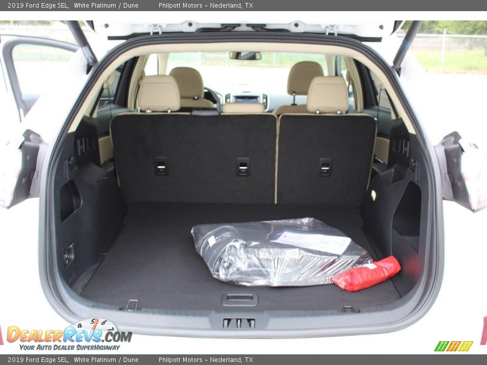 2019 Ford Edge SEL White Platinum / Dune Photo #13