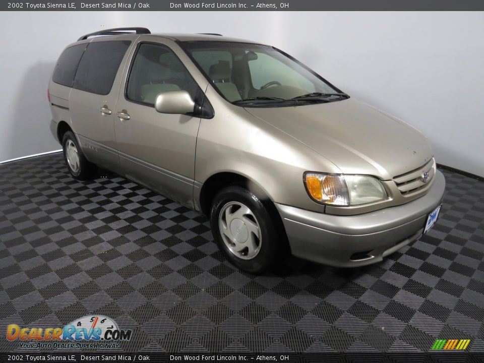 2002 Toyota Sienna LE Desert Sand Mica / Oak Photo #2