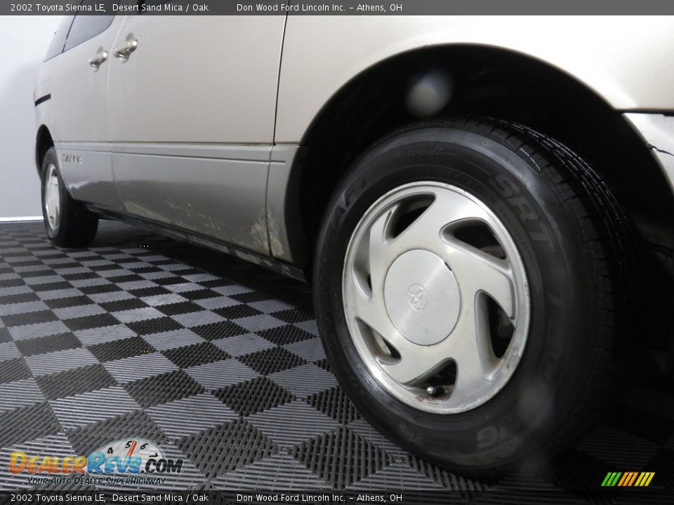 2002 Toyota Sienna LE Desert Sand Mica / Oak Photo #3