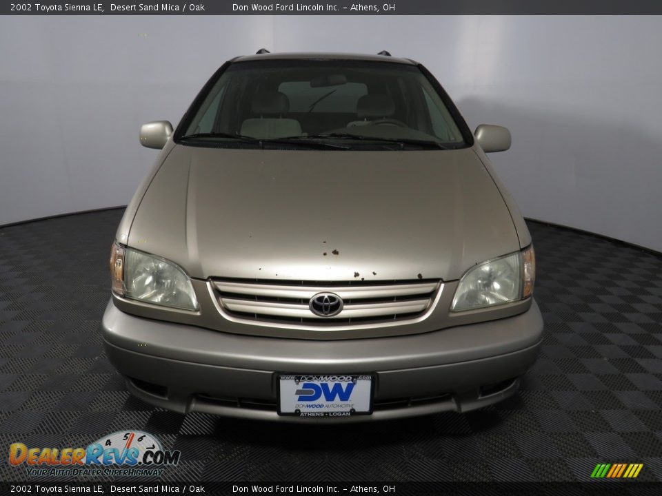 2002 Toyota Sienna LE Desert Sand Mica / Oak Photo #4