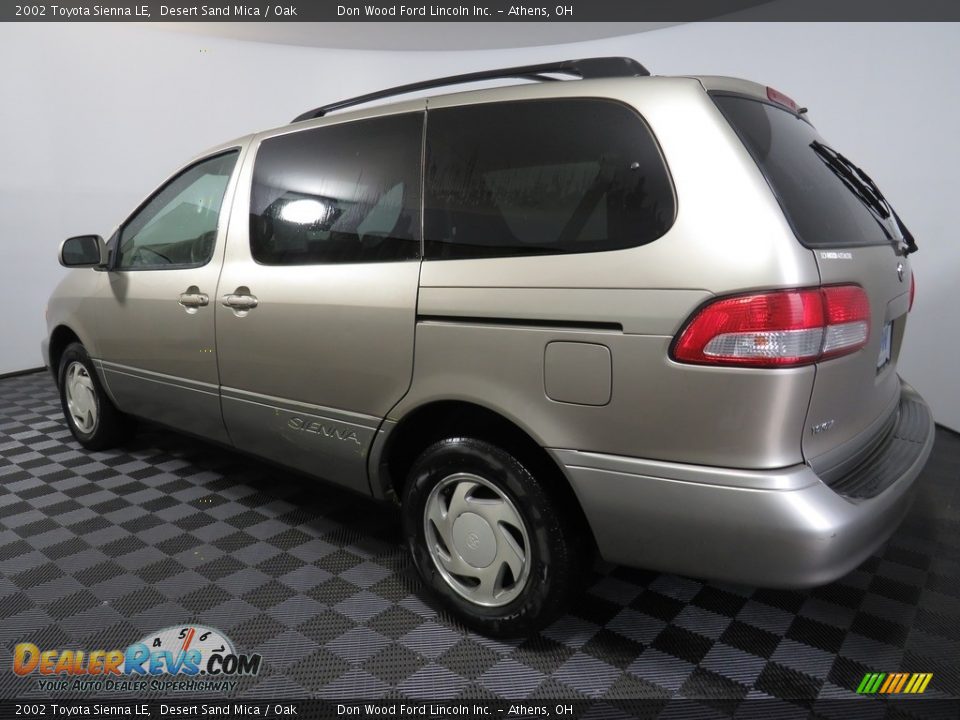 2002 Toyota Sienna LE Desert Sand Mica / Oak Photo #8