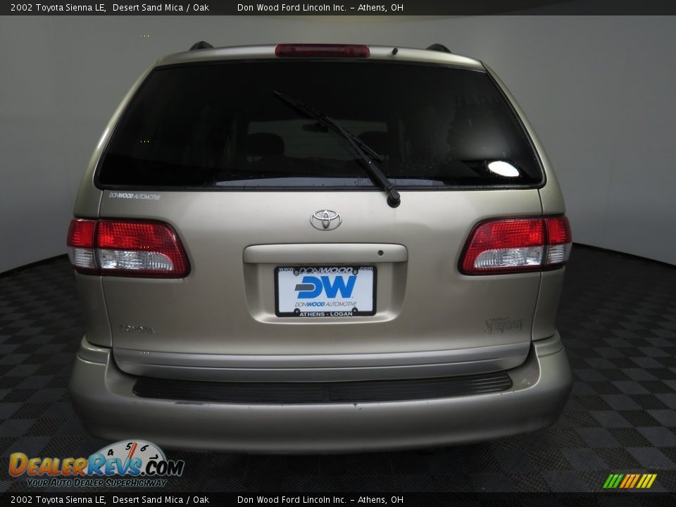2002 Toyota Sienna LE Desert Sand Mica / Oak Photo #10