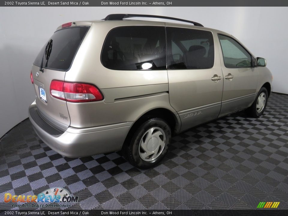 2002 Toyota Sienna LE Desert Sand Mica / Oak Photo #12