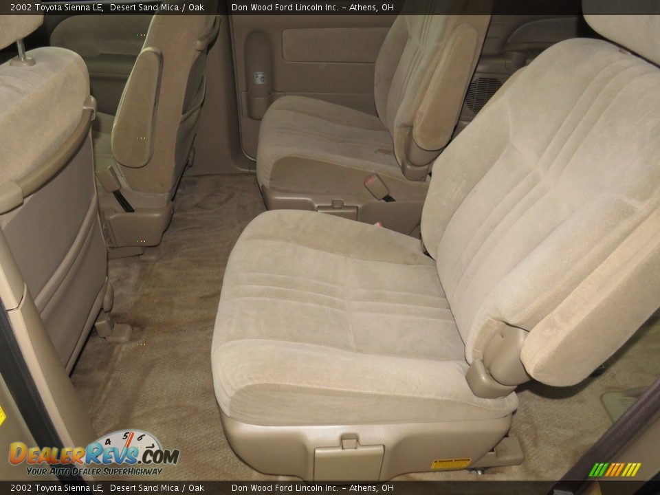 2002 Toyota Sienna LE Desert Sand Mica / Oak Photo #18
