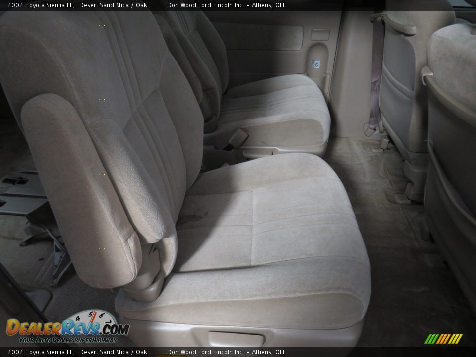 2002 Toyota Sienna LE Desert Sand Mica / Oak Photo #19