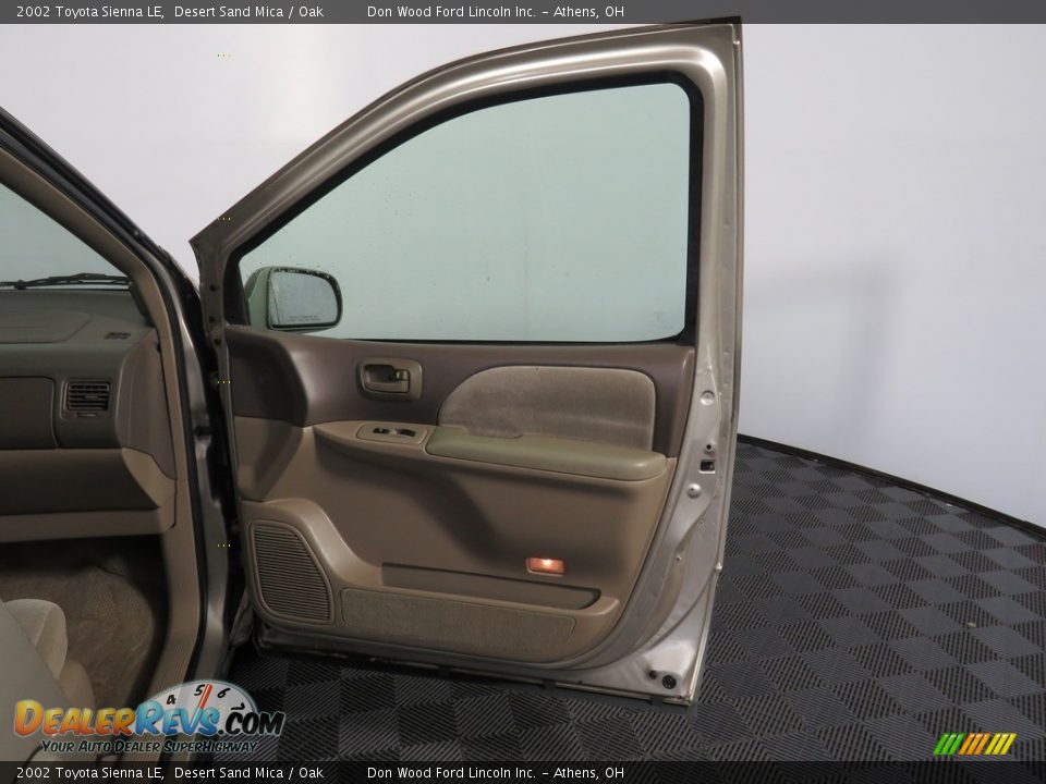 2002 Toyota Sienna LE Desert Sand Mica / Oak Photo #20
