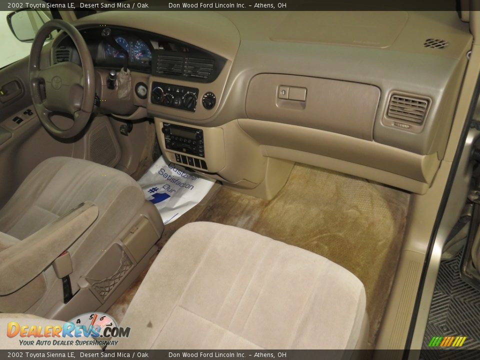 2002 Toyota Sienna LE Desert Sand Mica / Oak Photo #22