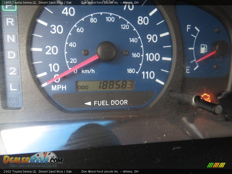 2002 Toyota Sienna LE Desert Sand Mica / Oak Photo #24