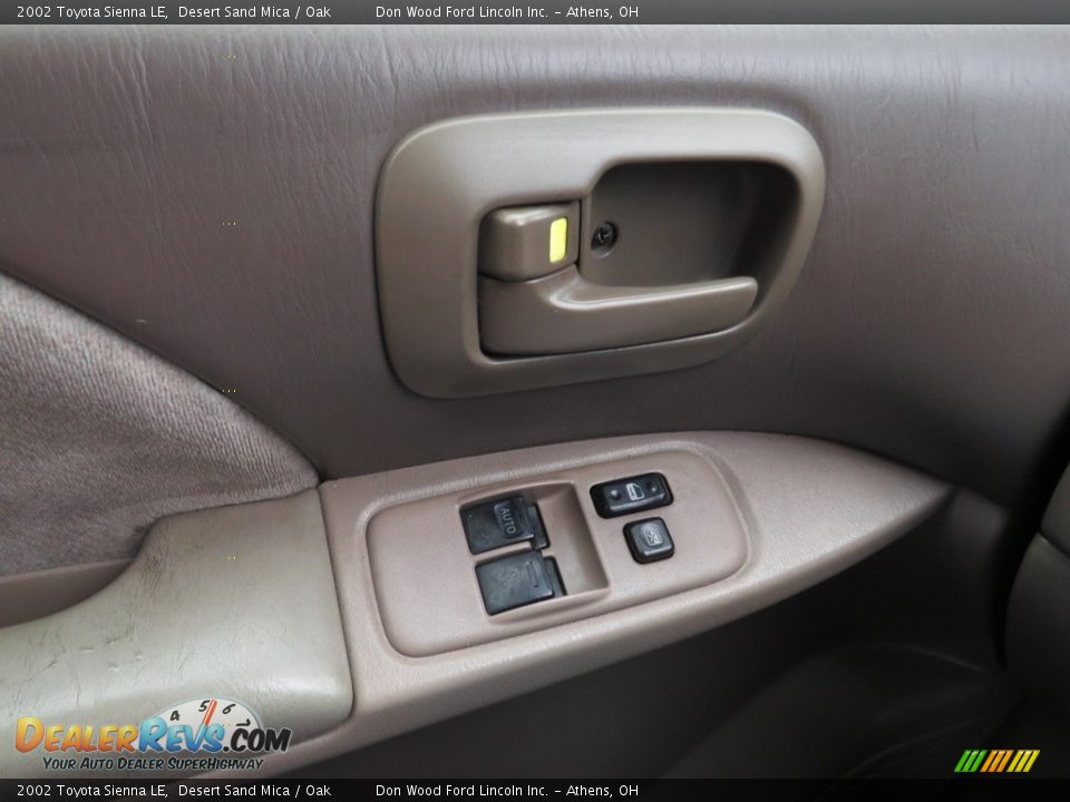 2002 Toyota Sienna LE Desert Sand Mica / Oak Photo #25