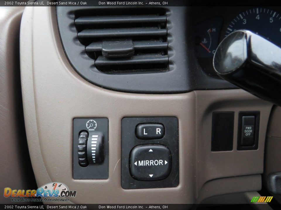 2002 Toyota Sienna LE Desert Sand Mica / Oak Photo #26