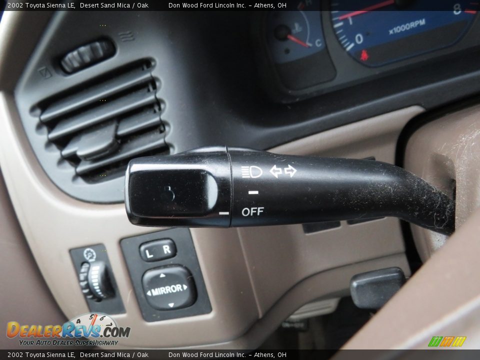 2002 Toyota Sienna LE Desert Sand Mica / Oak Photo #27