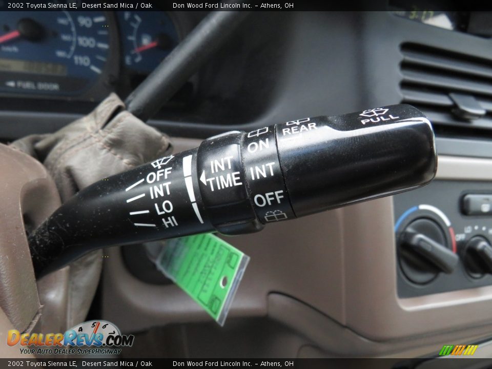 2002 Toyota Sienna LE Desert Sand Mica / Oak Photo #28