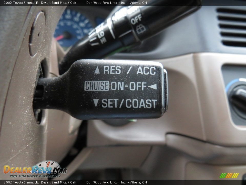 2002 Toyota Sienna LE Desert Sand Mica / Oak Photo #30