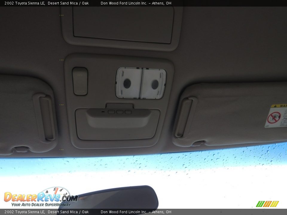 2002 Toyota Sienna LE Desert Sand Mica / Oak Photo #34