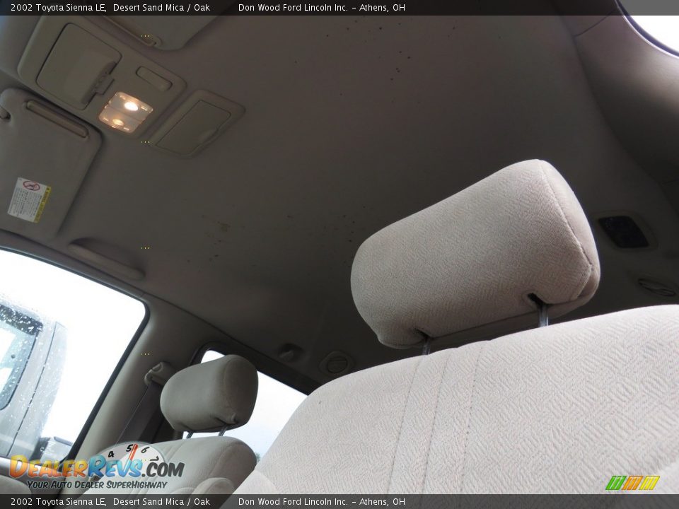 2002 Toyota Sienna LE Desert Sand Mica / Oak Photo #35
