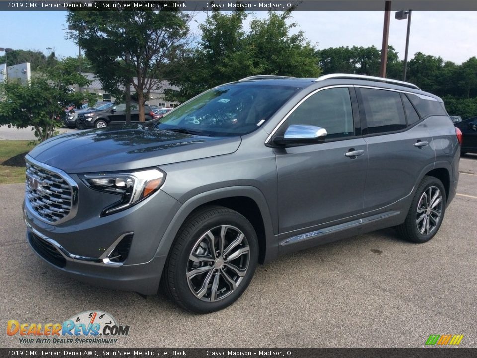 Front 3/4 View of 2019 GMC Terrain Denali AWD Photo #3