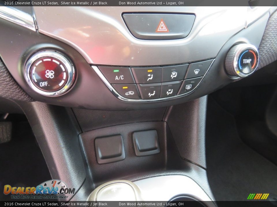 2016 Chevrolet Cruze LT Sedan Silver Ice Metallic / Jet Black Photo #26