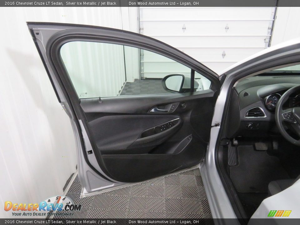 2016 Chevrolet Cruze LT Sedan Silver Ice Metallic / Jet Black Photo #28