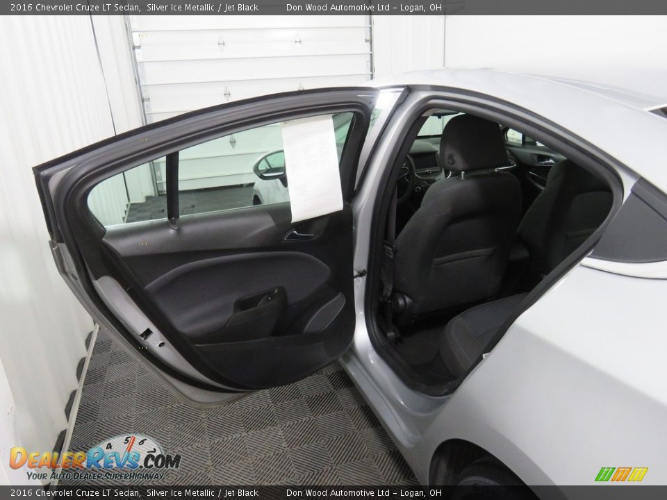 2016 Chevrolet Cruze LT Sedan Silver Ice Metallic / Jet Black Photo #32