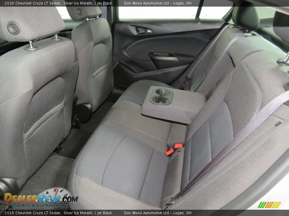 2016 Chevrolet Cruze LT Sedan Silver Ice Metallic / Jet Black Photo #33