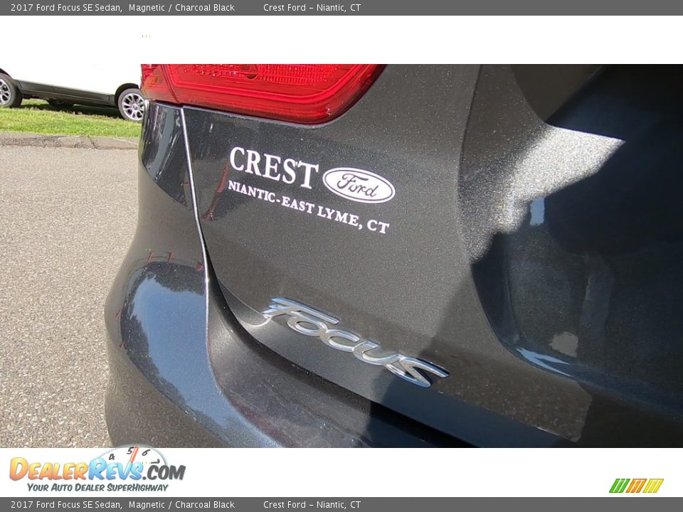 2017 Ford Focus SE Sedan Magnetic / Charcoal Black Photo #10