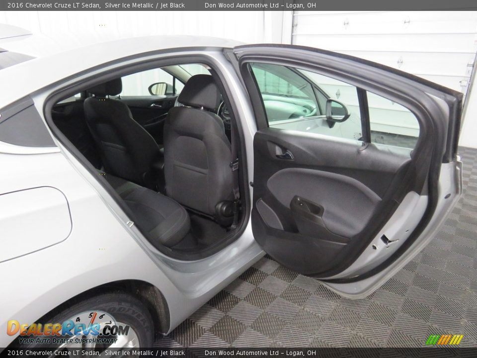 2016 Chevrolet Cruze LT Sedan Silver Ice Metallic / Jet Black Photo #35