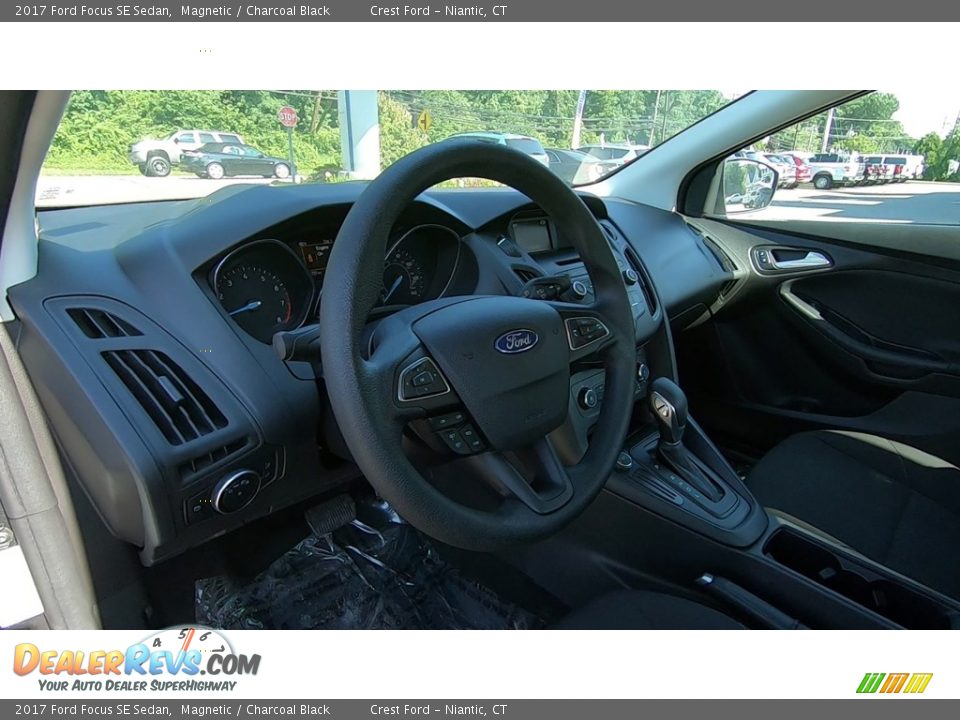 2017 Ford Focus SE Sedan Magnetic / Charcoal Black Photo #11