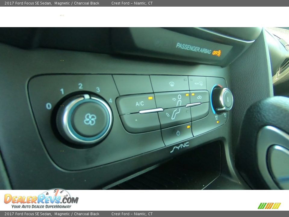 2017 Ford Focus SE Sedan Magnetic / Charcoal Black Photo #16