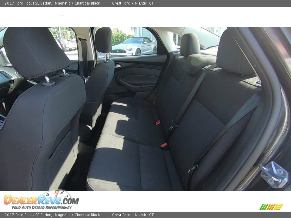 2017 Ford Focus SE Sedan Magnetic / Charcoal Black Photo #18