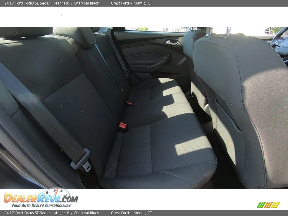 2017 Ford Focus SE Sedan Magnetic / Charcoal Black Photo #23