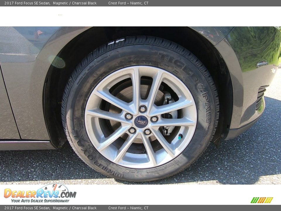 2017 Ford Focus SE Sedan Magnetic / Charcoal Black Photo #26