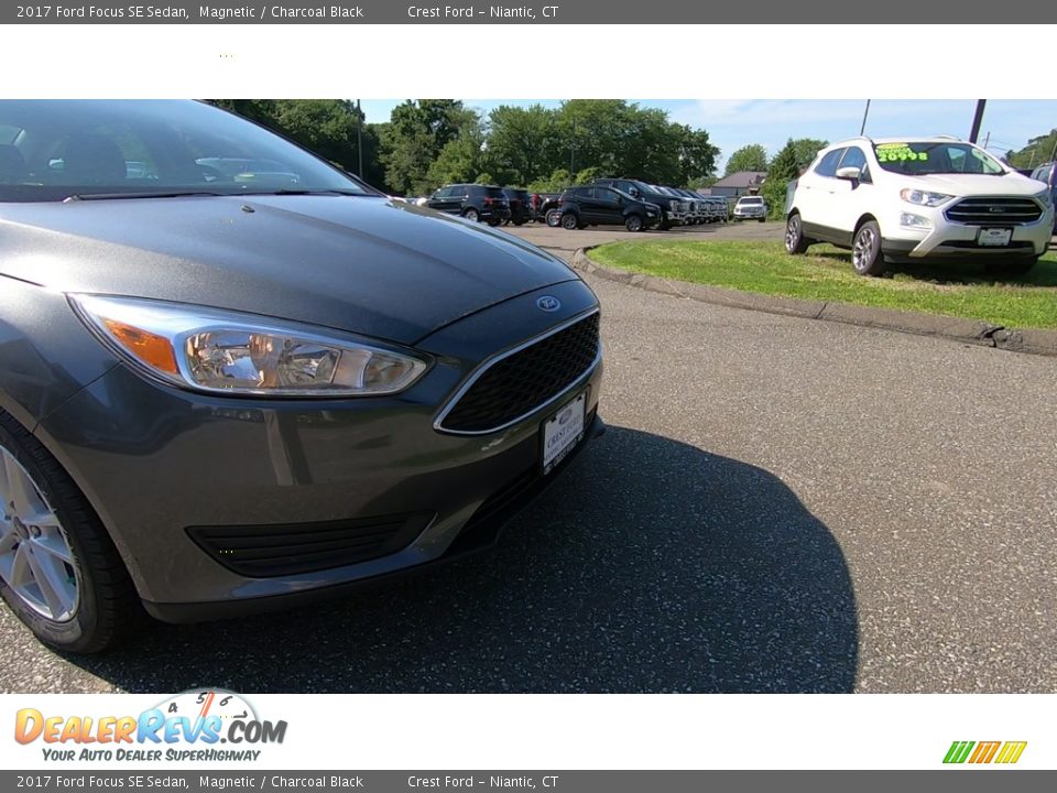 2017 Ford Focus SE Sedan Magnetic / Charcoal Black Photo #27