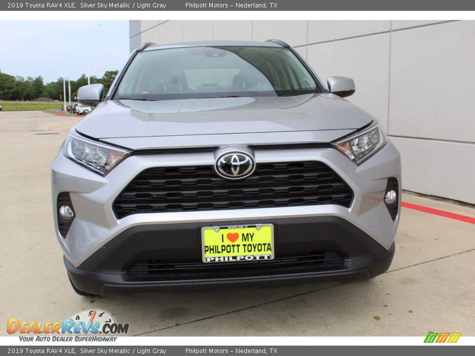 2019 Toyota RAV4 XLE Silver Sky Metallic / Light Gray Photo #3