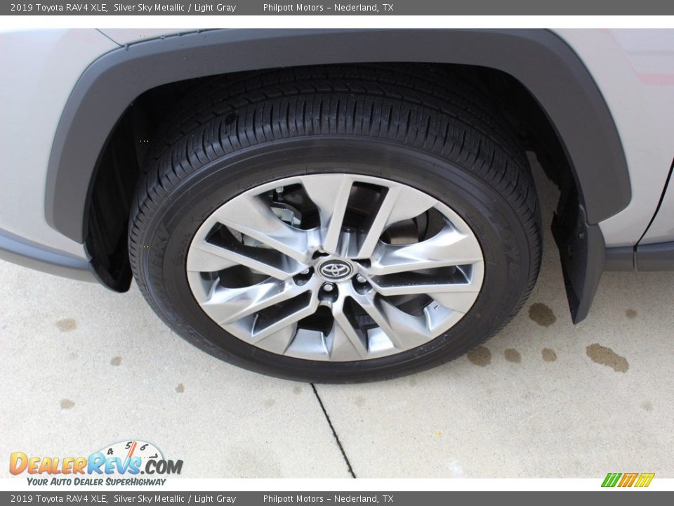 2019 Toyota RAV4 XLE Silver Sky Metallic / Light Gray Photo #5