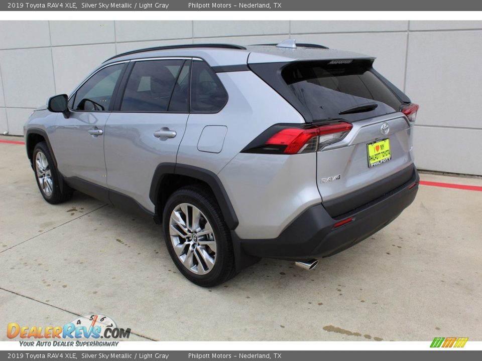 2019 Toyota RAV4 XLE Silver Sky Metallic / Light Gray Photo #6