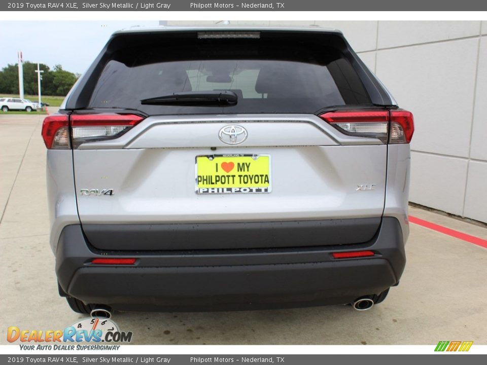 2019 Toyota RAV4 XLE Silver Sky Metallic / Light Gray Photo #7