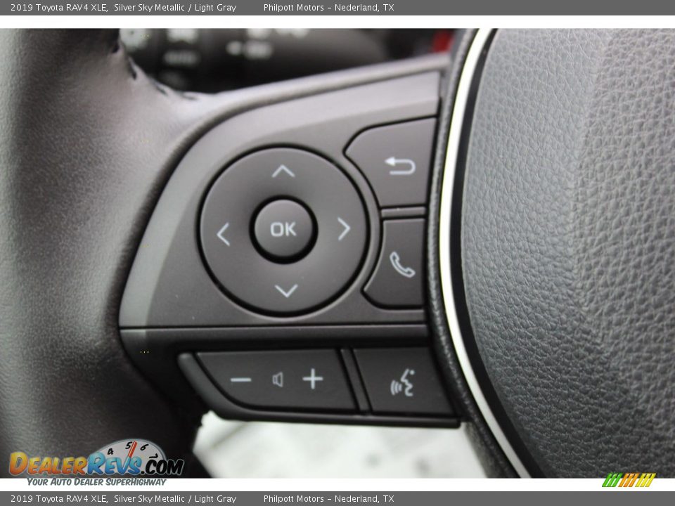 2019 Toyota RAV4 XLE Silver Sky Metallic / Light Gray Photo #12