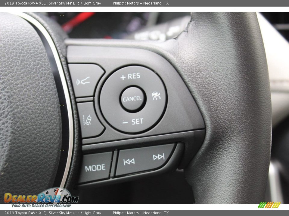 2019 Toyota RAV4 XLE Silver Sky Metallic / Light Gray Photo #13