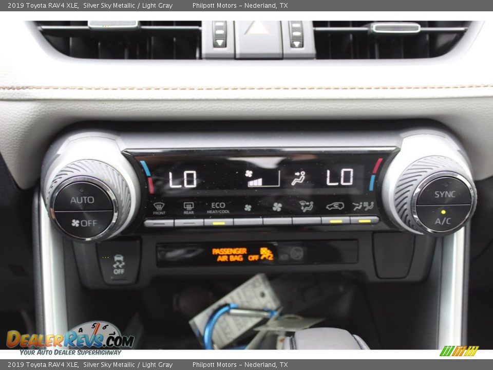 2019 Toyota RAV4 XLE Silver Sky Metallic / Light Gray Photo #16