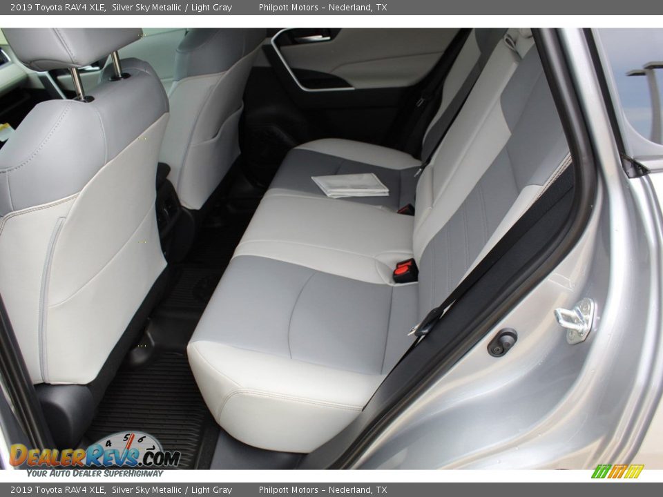 2019 Toyota RAV4 XLE Silver Sky Metallic / Light Gray Photo #20