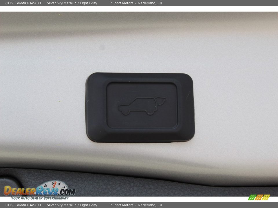 2019 Toyota RAV4 XLE Silver Sky Metallic / Light Gray Photo #24