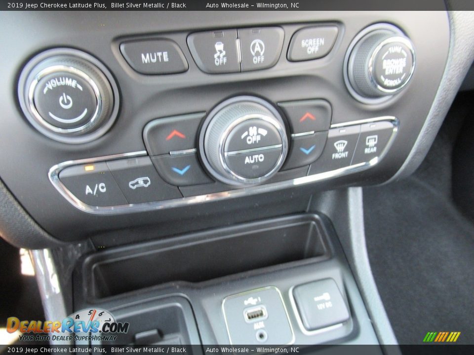 2019 Jeep Cherokee Latitude Plus Billet Silver Metallic / Black Photo #17