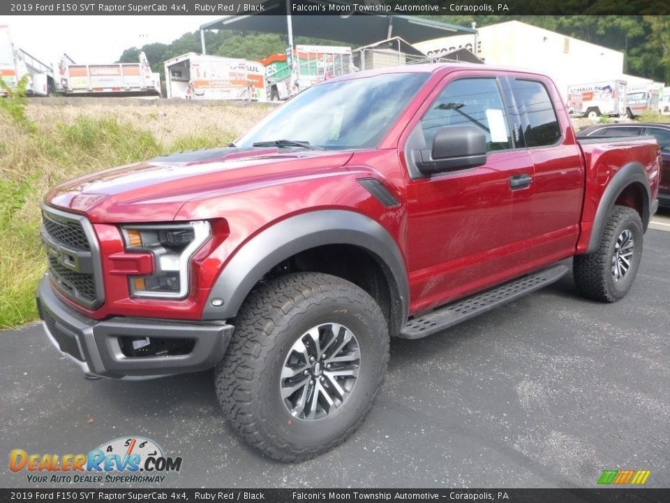 Front 3/4 View of 2019 Ford F150 SVT Raptor SuperCab 4x4 Photo #2