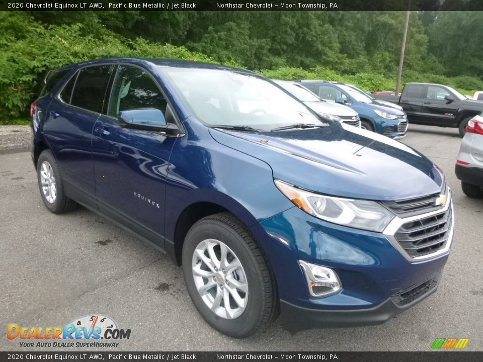 Front 3/4 View of 2020 Chevrolet Equinox LT AWD Photo #7