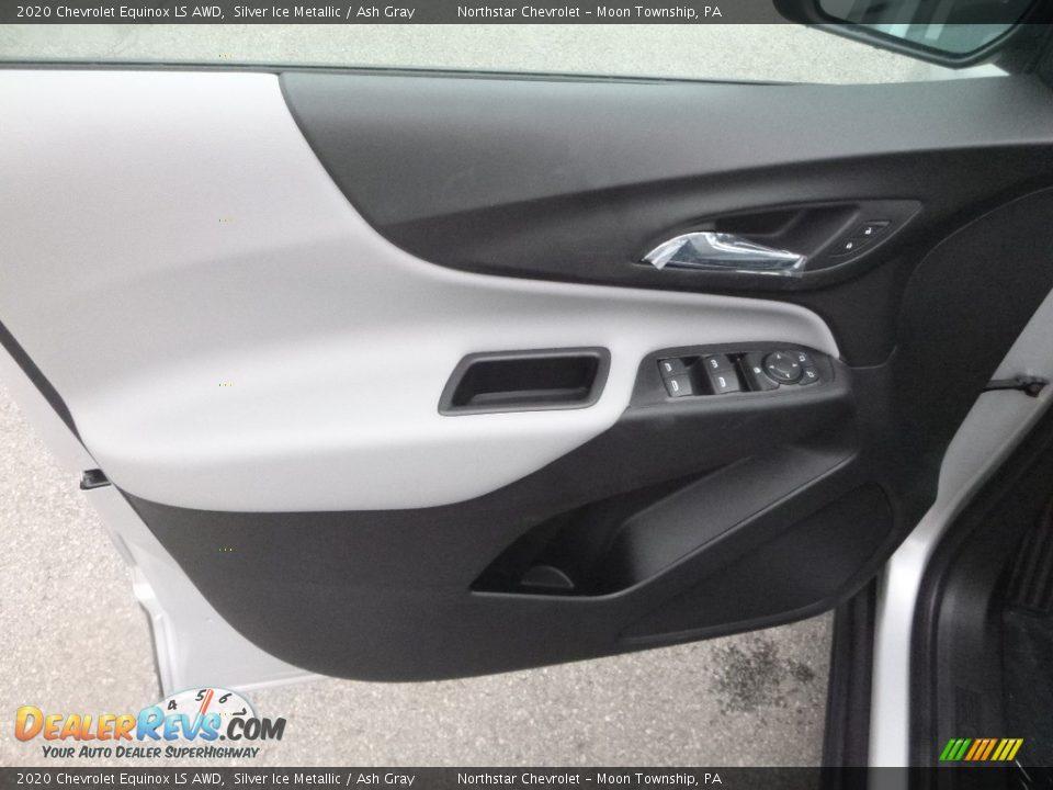 Door Panel of 2020 Chevrolet Equinox LS AWD Photo #14